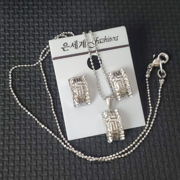 Fashion Jewelry Jewelry - Set of Crystal Silver Tone Earring and Necklace